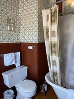 Marshlands Inn
