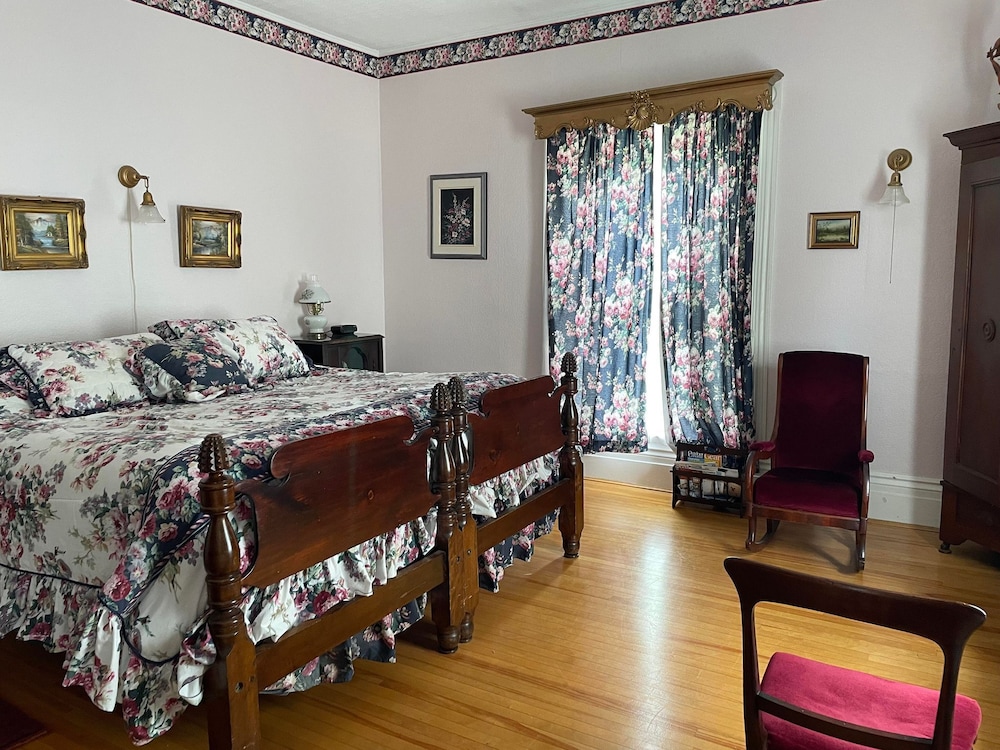 Marshlands Inn