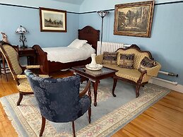 Marshlands Inn