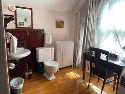 Marshlands Inn