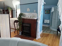 Marshlands Inn