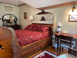 Marshlands Inn