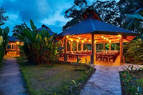 Laguna Lodge