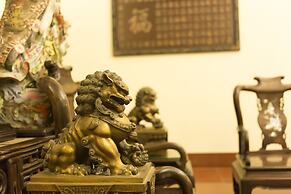 Dragon Hotel