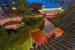 Dragon Hotel