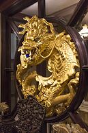 Dragon Hotel