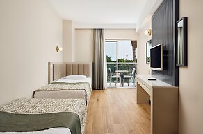 Seaden Sea World Resort & Spa