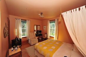 Little Shemogue Inn