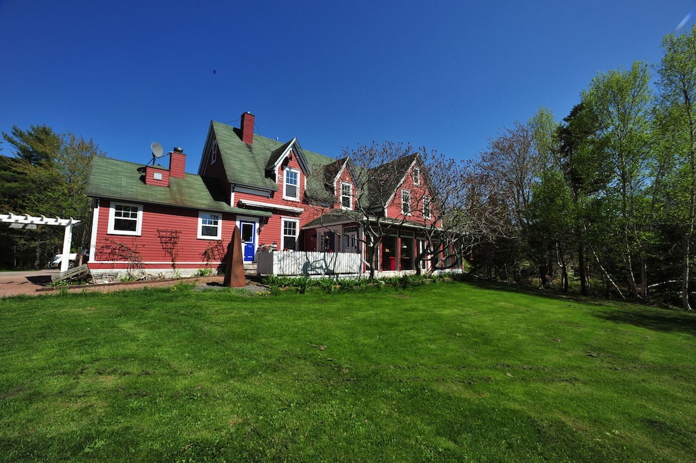 Little Shemogue Inn