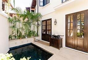 Las Catalinas Doorway