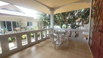 Krisada Beach Resort