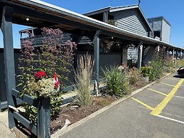 Sand Pebbles Inn