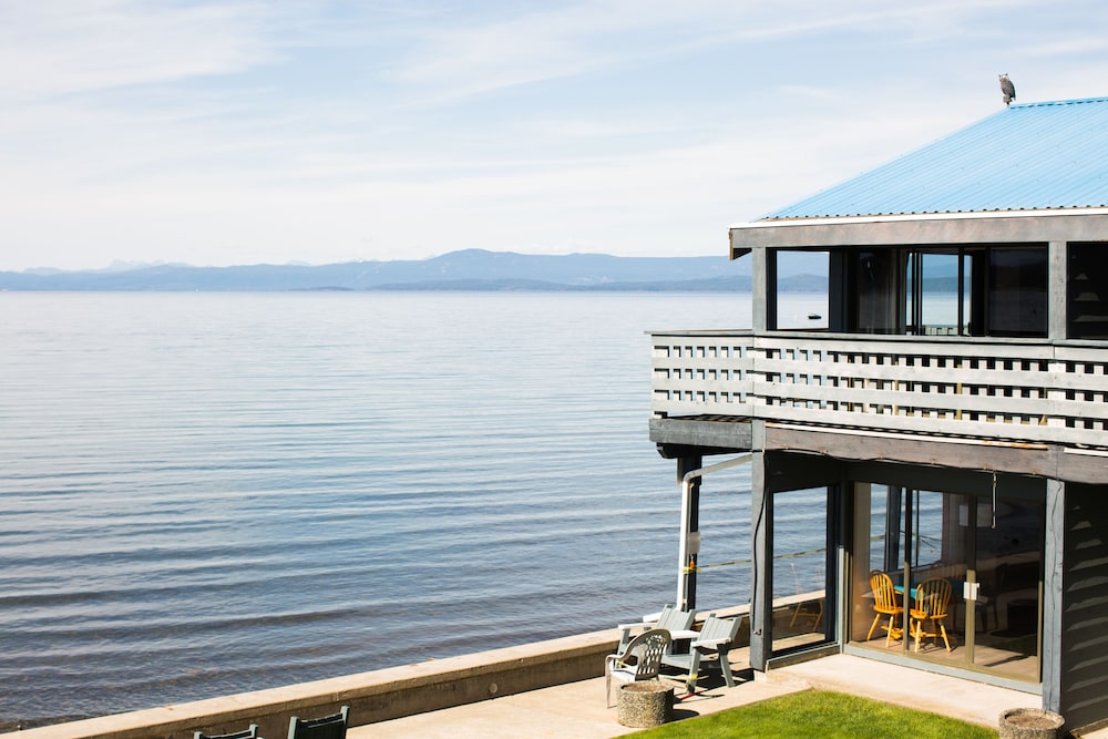 Sand Pebbles Inn
