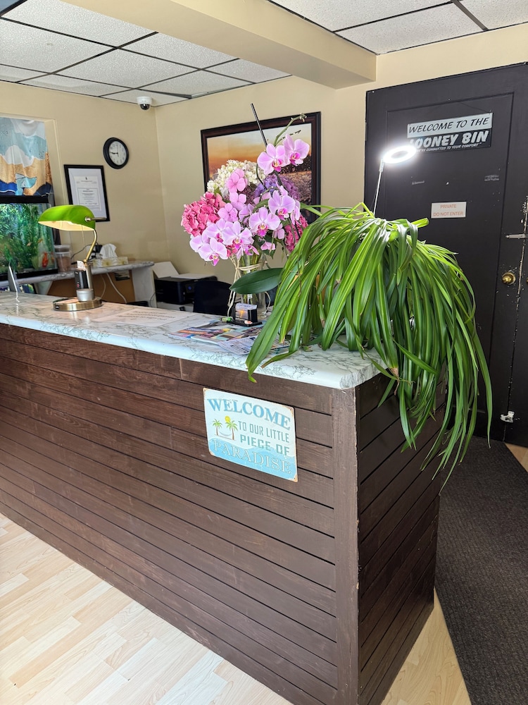 Sand Pebbles Inn