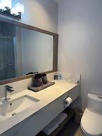 Sand Pebbles Inn