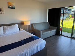Sand Pebbles Inn