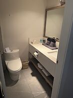 Sand Pebbles Inn