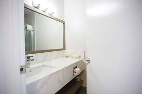 Sand Pebbles Inn