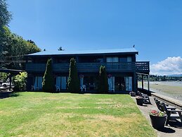 Sand Pebbles Inn