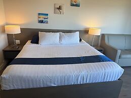 Sand Pebbles Inn