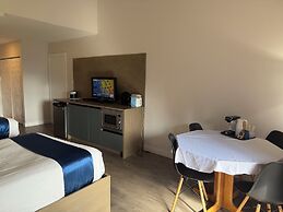 Sand Pebbles Inn