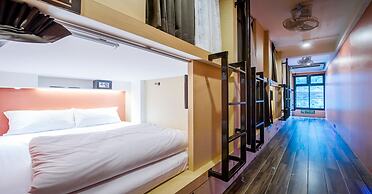 Matchbox Bangkok Hostel