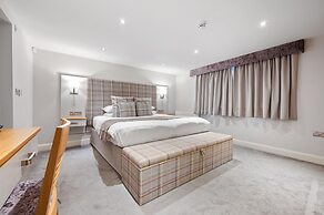 White Hart Hotel & Apartments