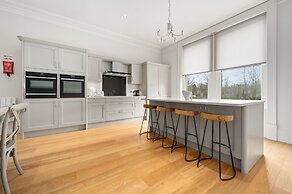 White Hart Hotel & Apartments