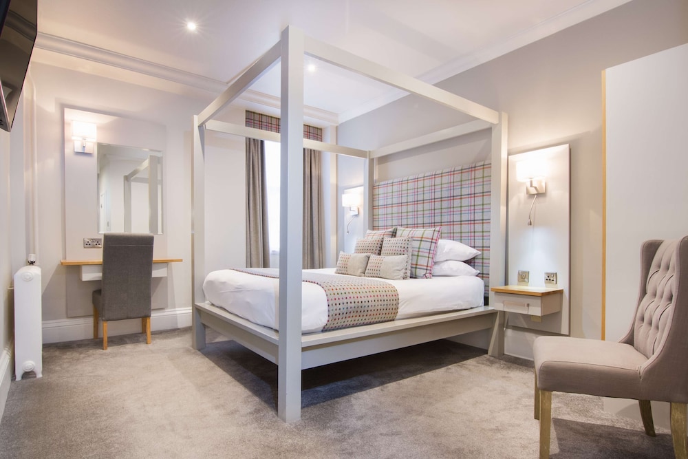 White Hart Hotel & Apartments