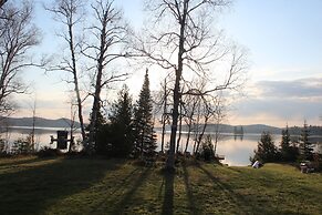 Algonquin Cottage Outpost