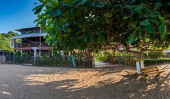 Playa de Oro Lodge