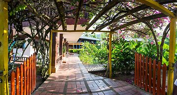 Playa de Oro Lodge