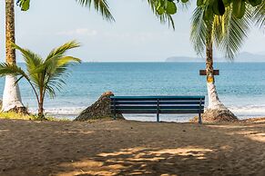 Playa de Oro Lodge