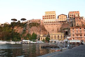 Surriento Suites