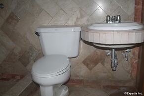 Halina Drive Inn Hotel - Pasay