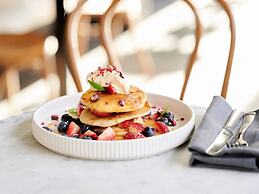 Little National Hotel Canberra
