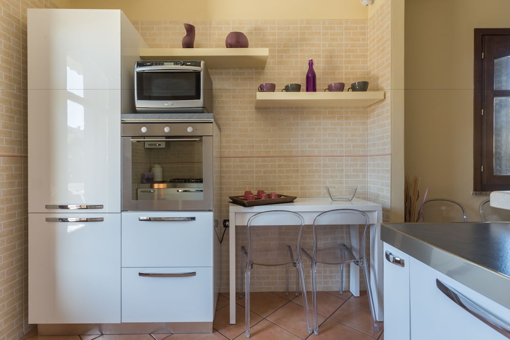 ANAELEHOUSEAPARTMENTS L.T.B.