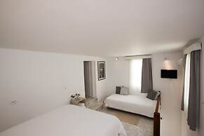 Charissi Hotel