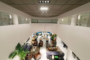 Lily & Bloom Hotel