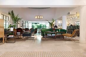 Lily & Bloom Hotel