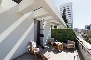 Lily & Bloom Hotel