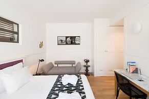 Lily & Bloom Hotel