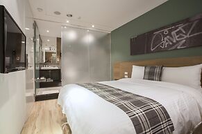P&F Hotel