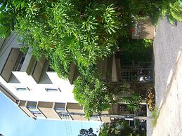 Benjamas Place