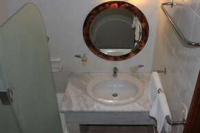 Athorama Hotel