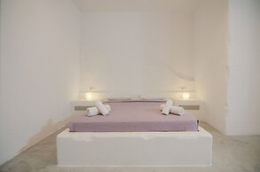 George & Irene Hotel