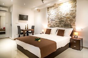 Split Oasis Apartments