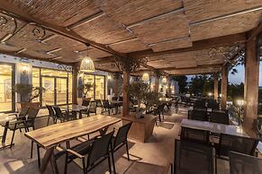 Elementa Boutique Hotel