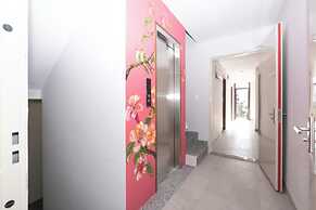 Jade Hotel