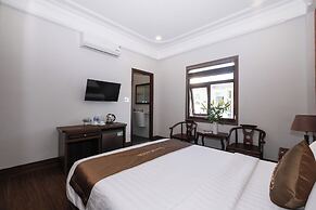 Jade Hotel